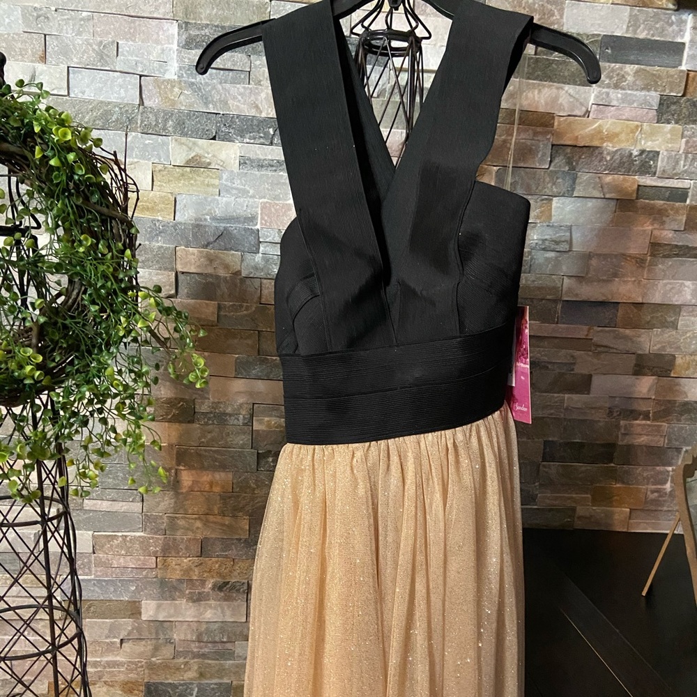 Beautiful asymmetrical dress.